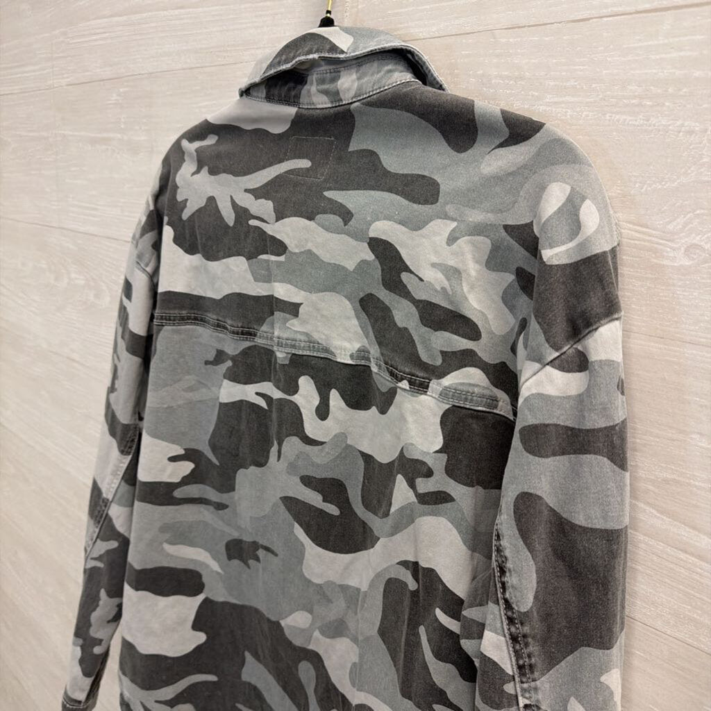 Kut Grey Camo Long Sleeve Shacket Medium