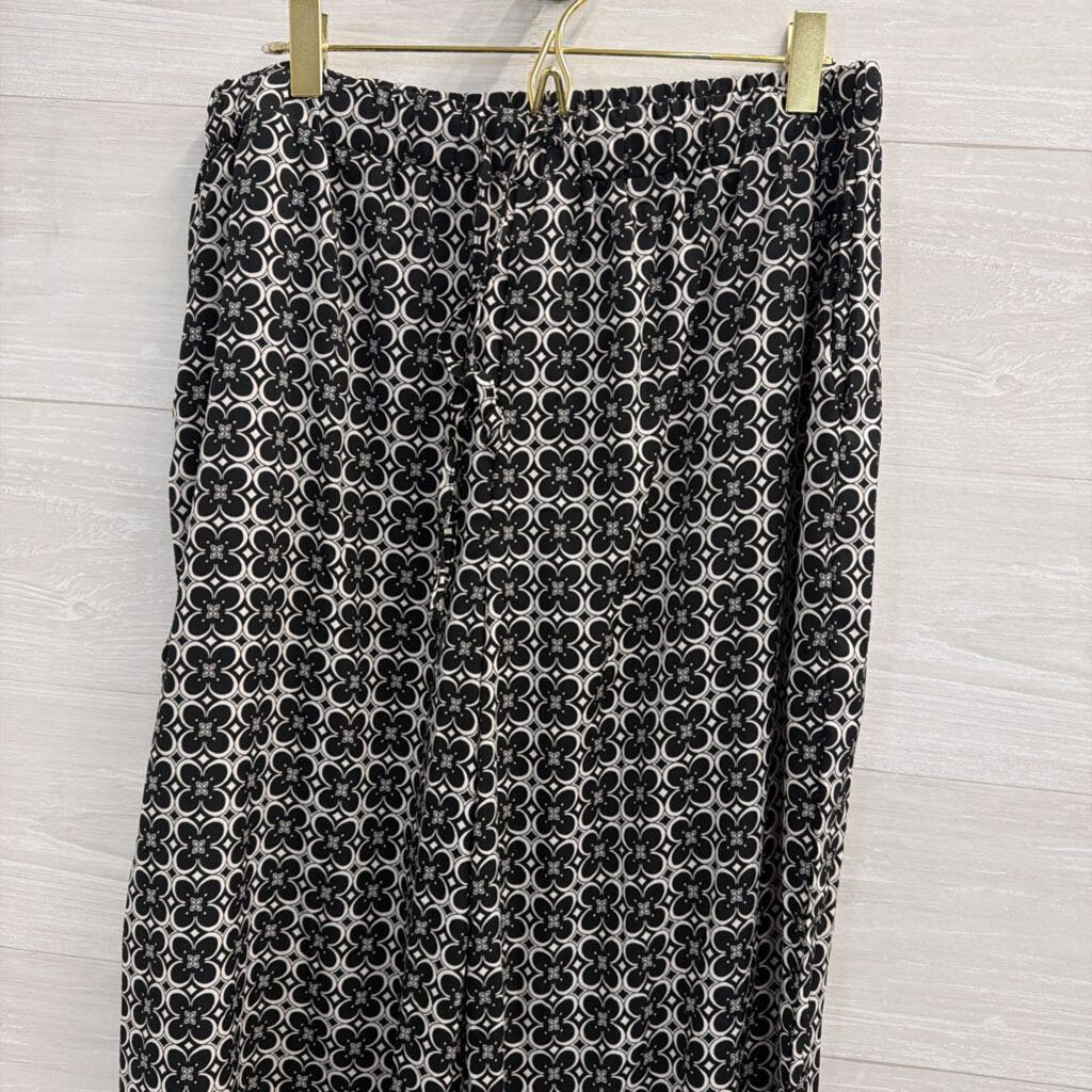 Petal and Pup Black/ White Print Silky Long Sleeve Top/ Pants Set Large