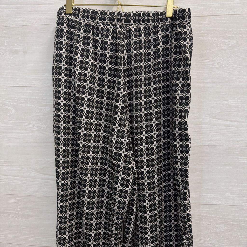 Petal and Pup Black/ White Print Silky Long Sleeve Top/ Pants Set Large