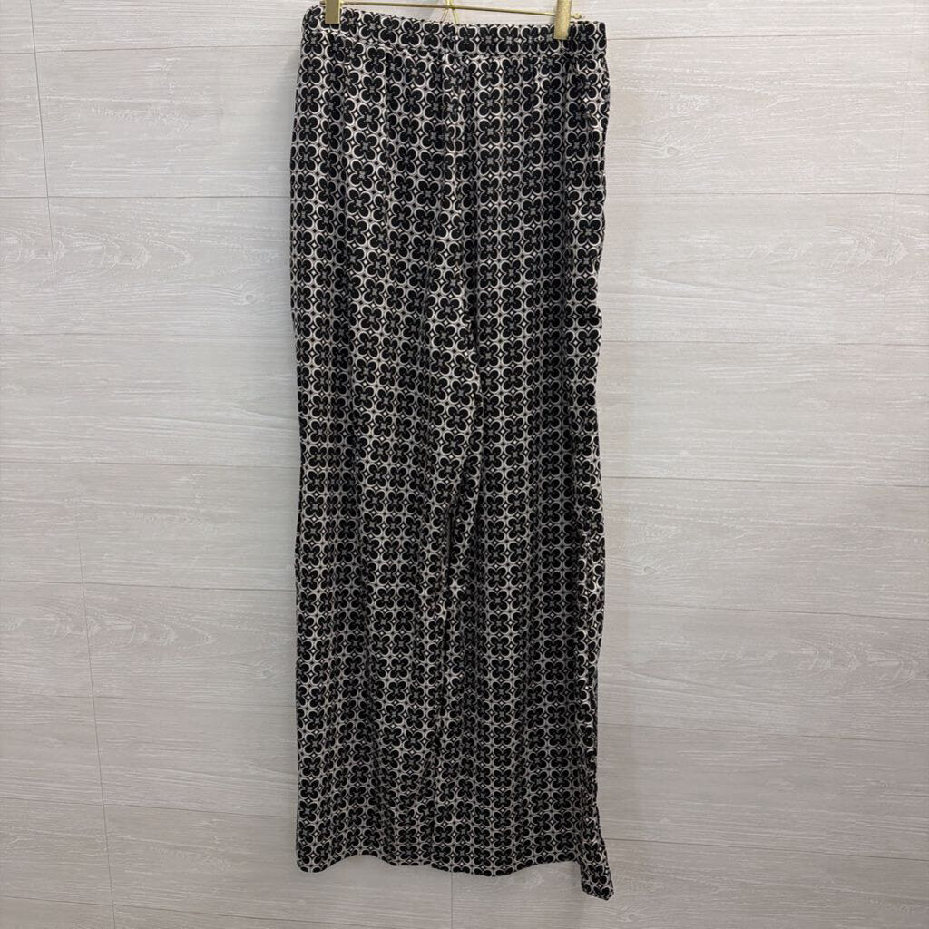 Petal and Pup Black/ White Print Silky Long Sleeve Top/ Pants Set Large