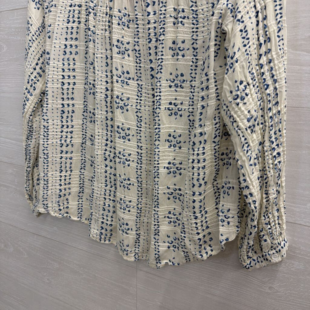 En Creme White/ Blue Print Long Sleeve Button Front Top Small