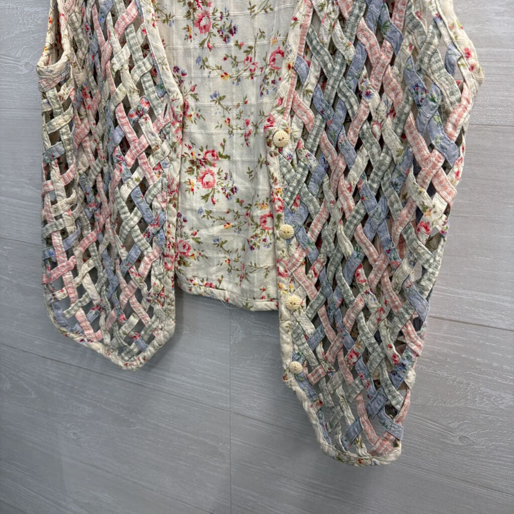 Willow Ridge Cream/ Multi Floral Print Vest Top Medium