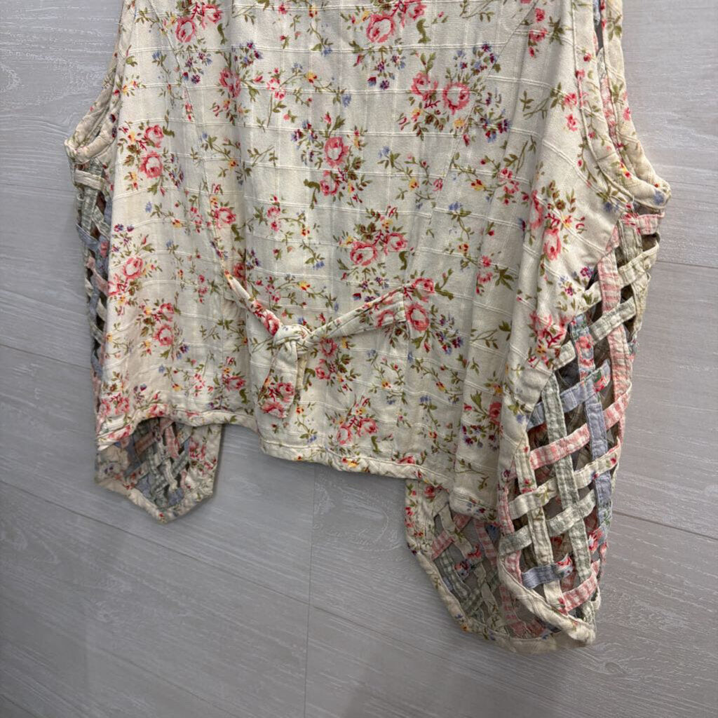Willow Ridge Cream/ Multi Floral Print Vest Top Medium