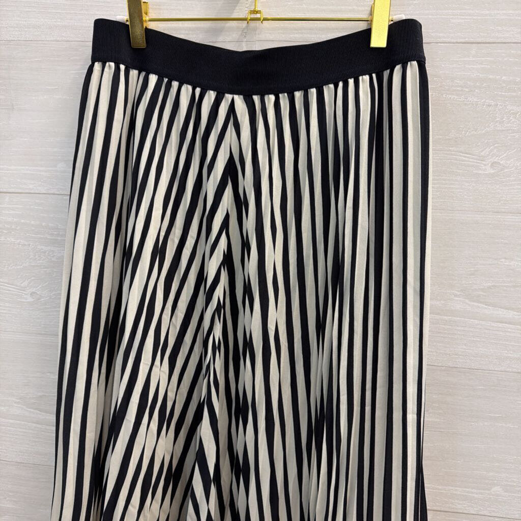 Ann Taylor Navy/ White Striped Pleated Midi Skirt 6