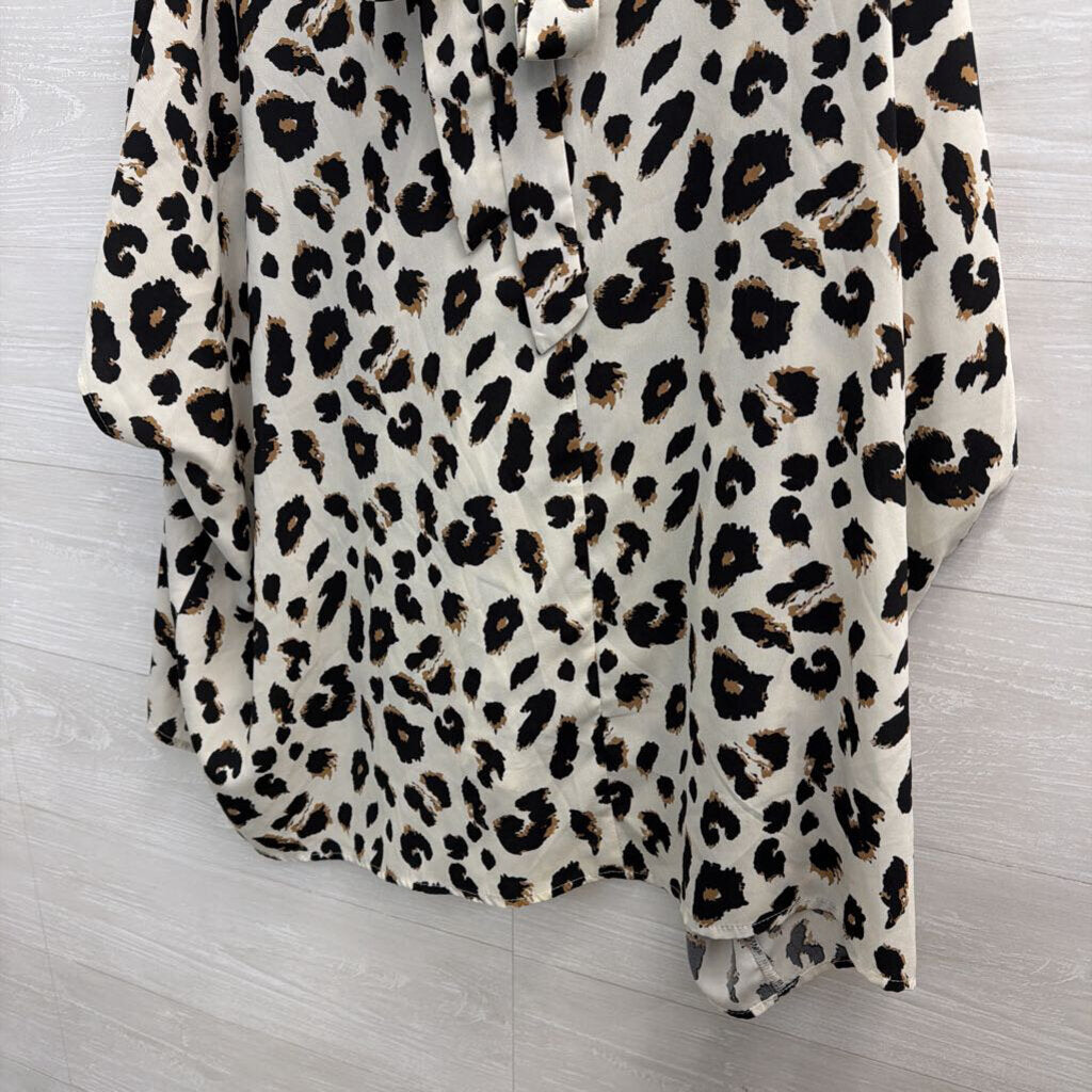 Jodifl White/ Black Leopard Print Long Sleeve Mock Neck Top Medium
