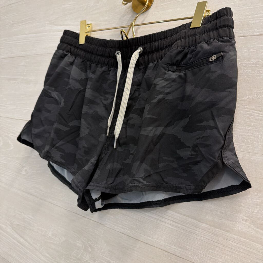 Vuroi Black Camo Print Athletic Shorts Medium