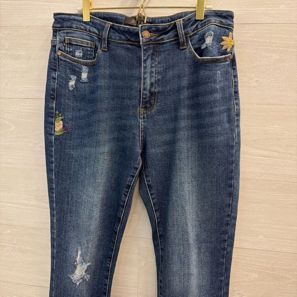 Judy Blue Dark Wash Embroidered Boyfriend Fit Jeans 30