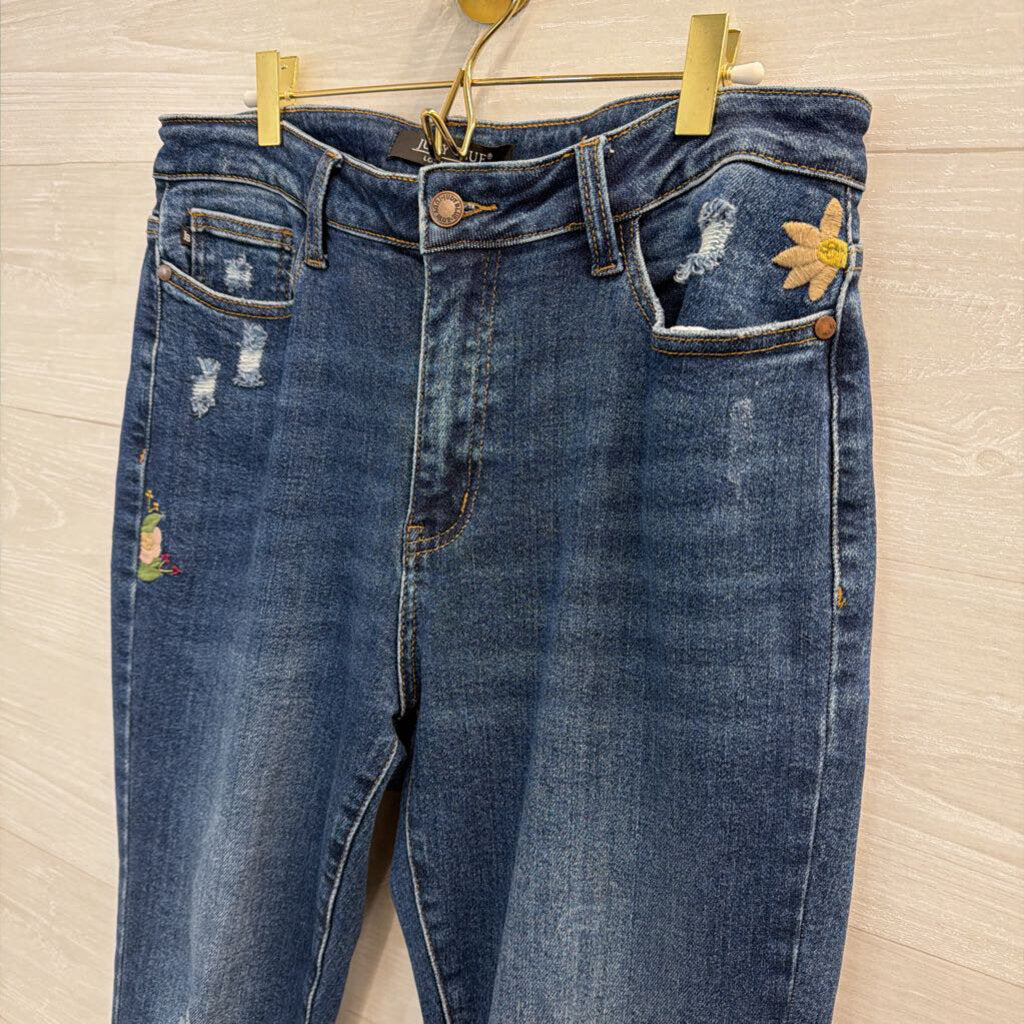 Judy Blue Dark Wash Embroidered Boyfriend Fit Jeans 30