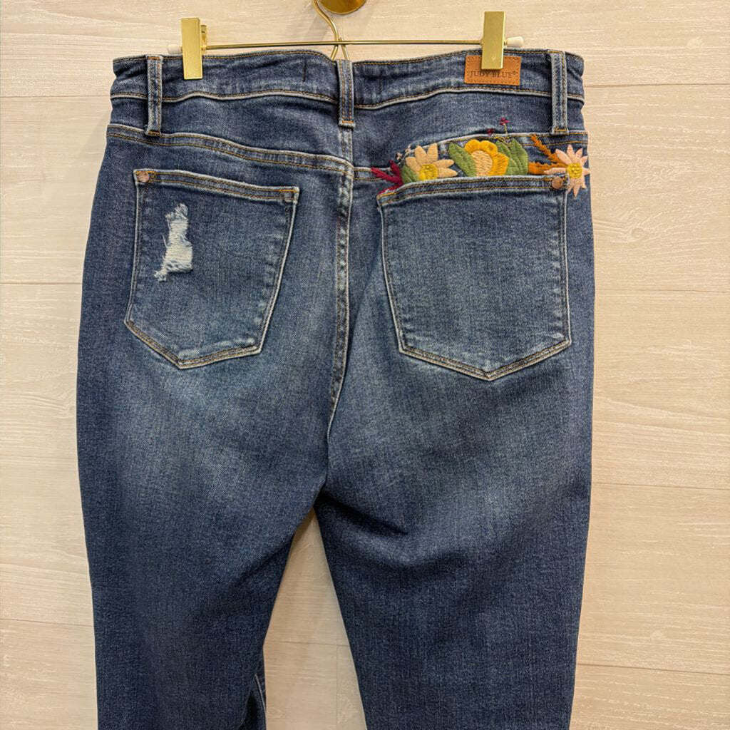 Judy Blue Dark Wash Embroidered Boyfriend Fit Jeans 30