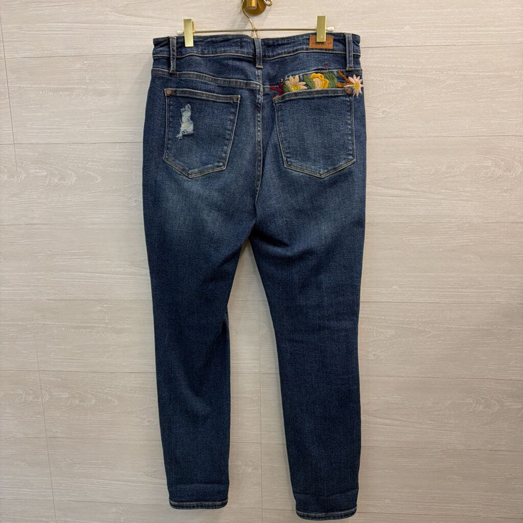 Judy Blue Dark Wash Embroidered Boyfriend Fit Jeans 30