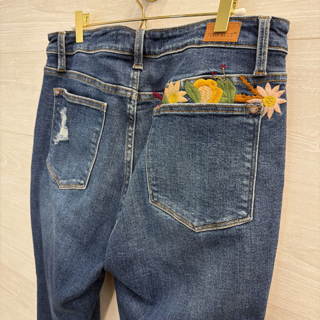 Judy Blue Dark Wash Embroidered Boyfriend Fit Jeans 30