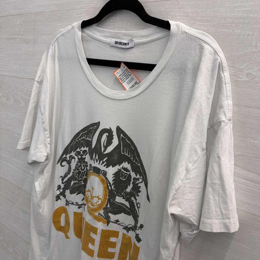 Day Dreamer White/ Black Queen Short Sleeve Graphic Tee Large