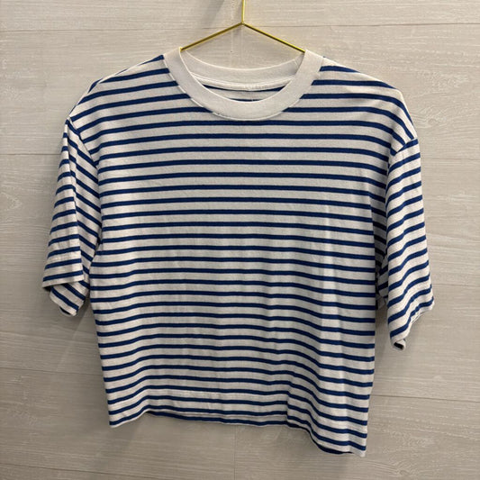 Abercrombie and Fitch White/ Blue Striped Cropped Short Sleeve Top Medium