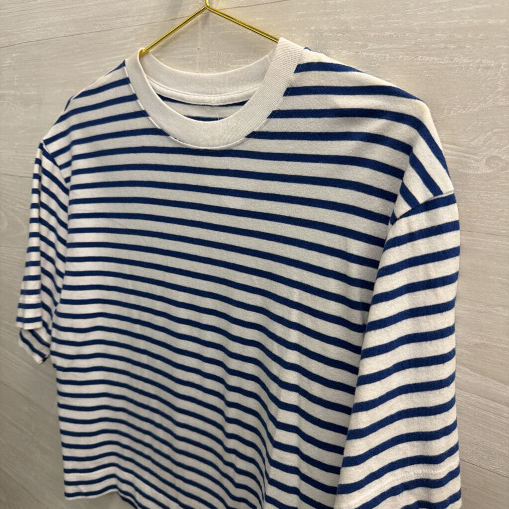 Abercrombie and Fitch White/ Blue Striped Cropped Short Sleeve Top Medium