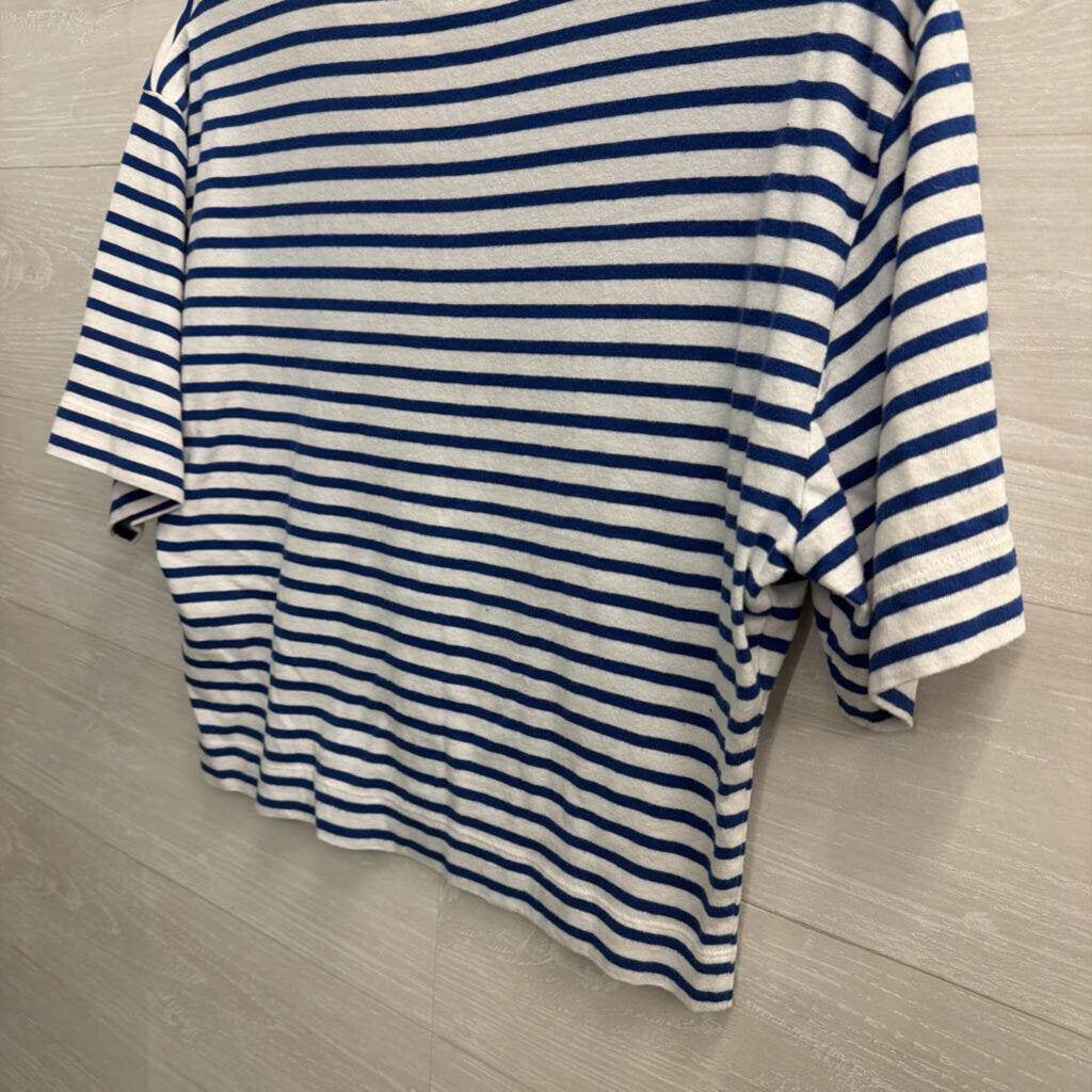 Abercrombie and Fitch White/ Blue Striped Cropped Short Sleeve Top Medium