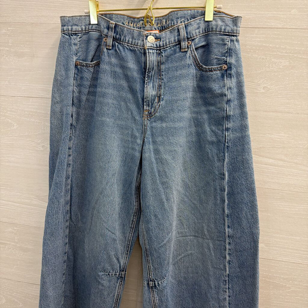 American Eagle Medium Wash Dreamy Drape Barrel Jeans 10