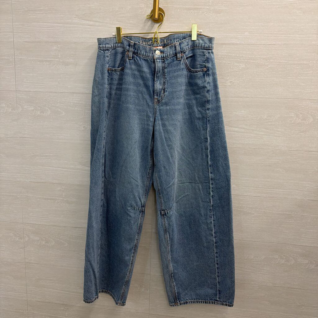 American Eagle Medium Wash Dreamy Drape Barrel Jeans 10