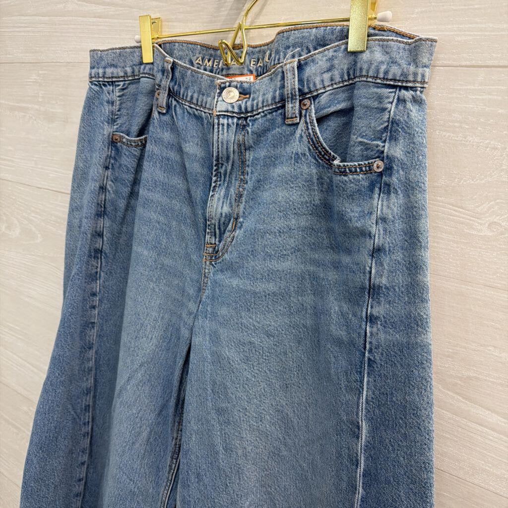 American Eagle Medium Wash Dreamy Drape Barrel Jeans 10