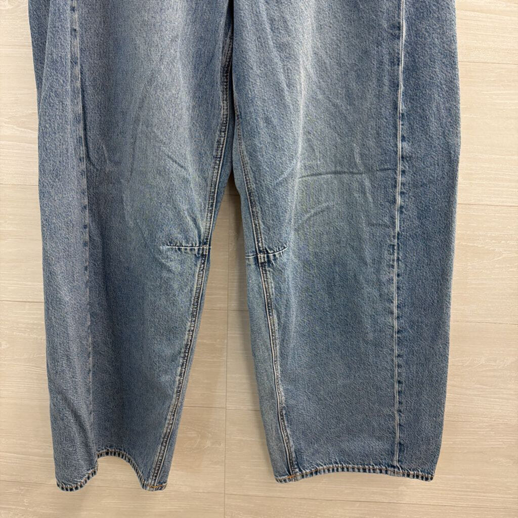 American Eagle Medium Wash Dreamy Drape Barrel Jeans 10
