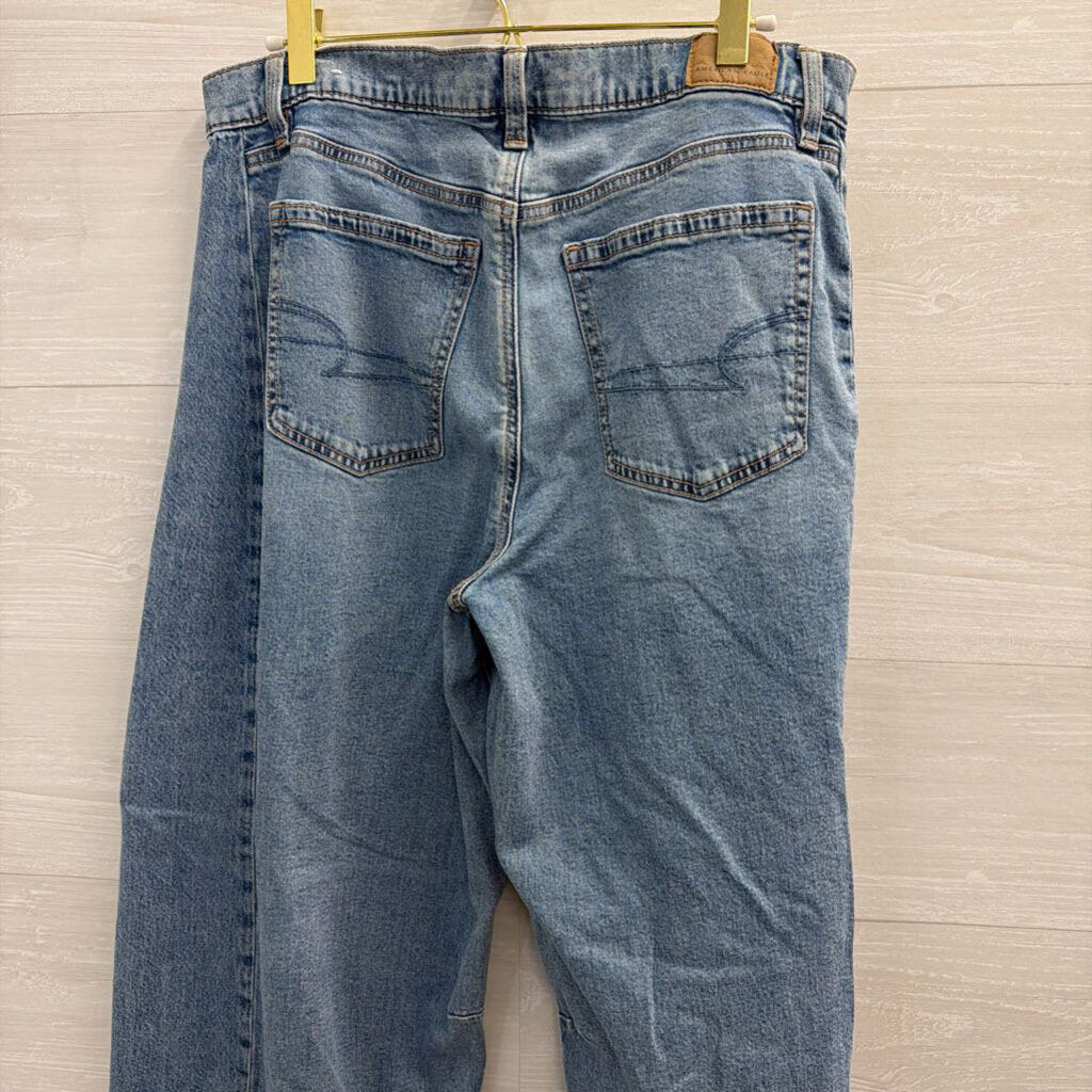 American Eagle Medium Wash Dreamy Drape Barrel Jeans 10