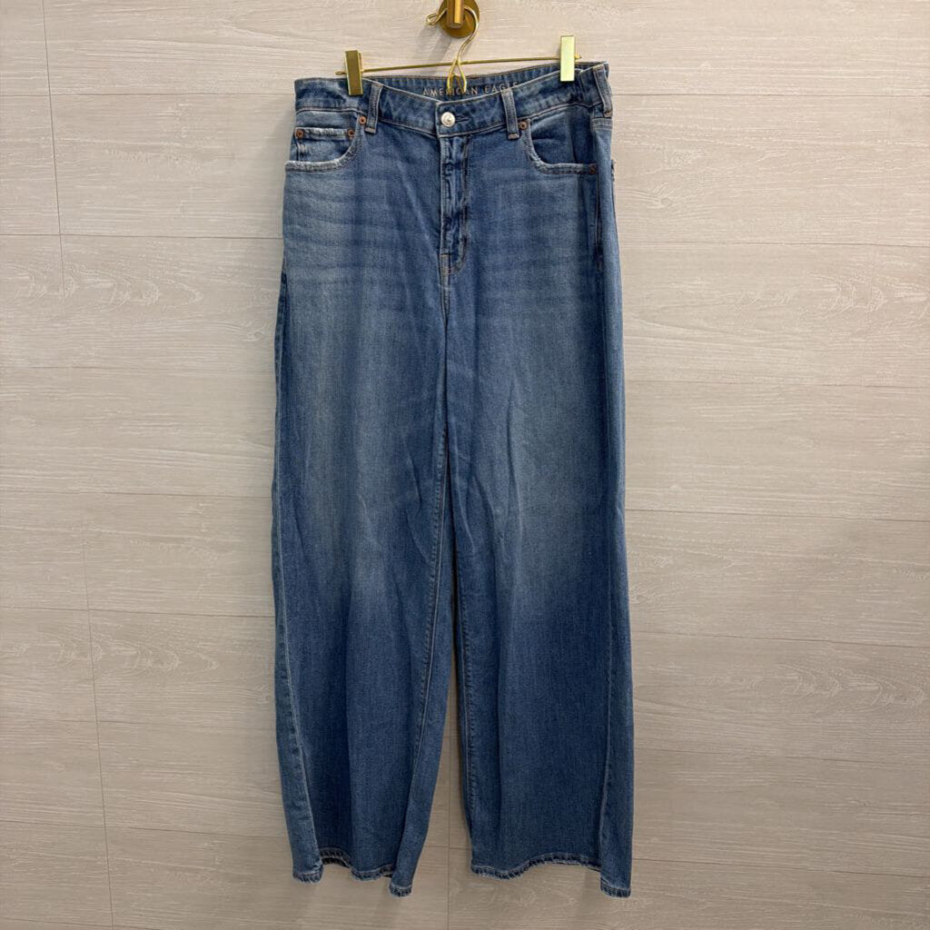 American Eagle Medium Wash Super High Rise Baggy Wide Leg Jeans 10