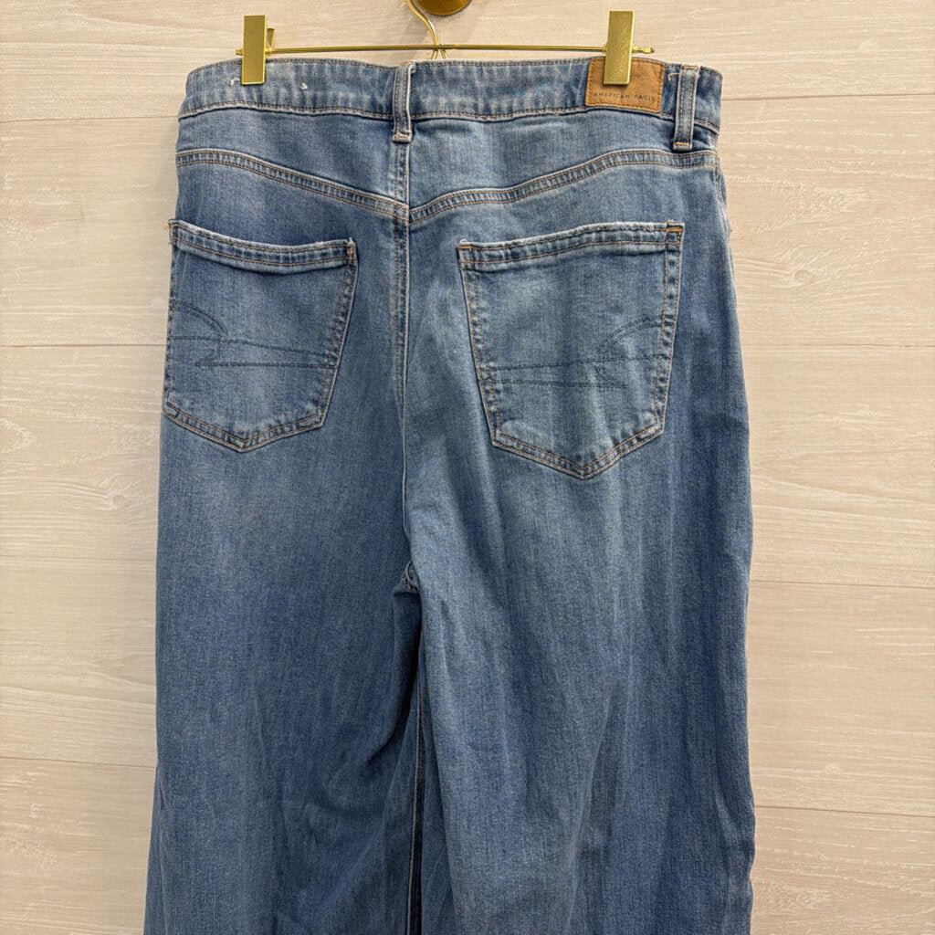 American Eagle Medium Wash Super High Rise Baggy Wide Leg Jeans 10