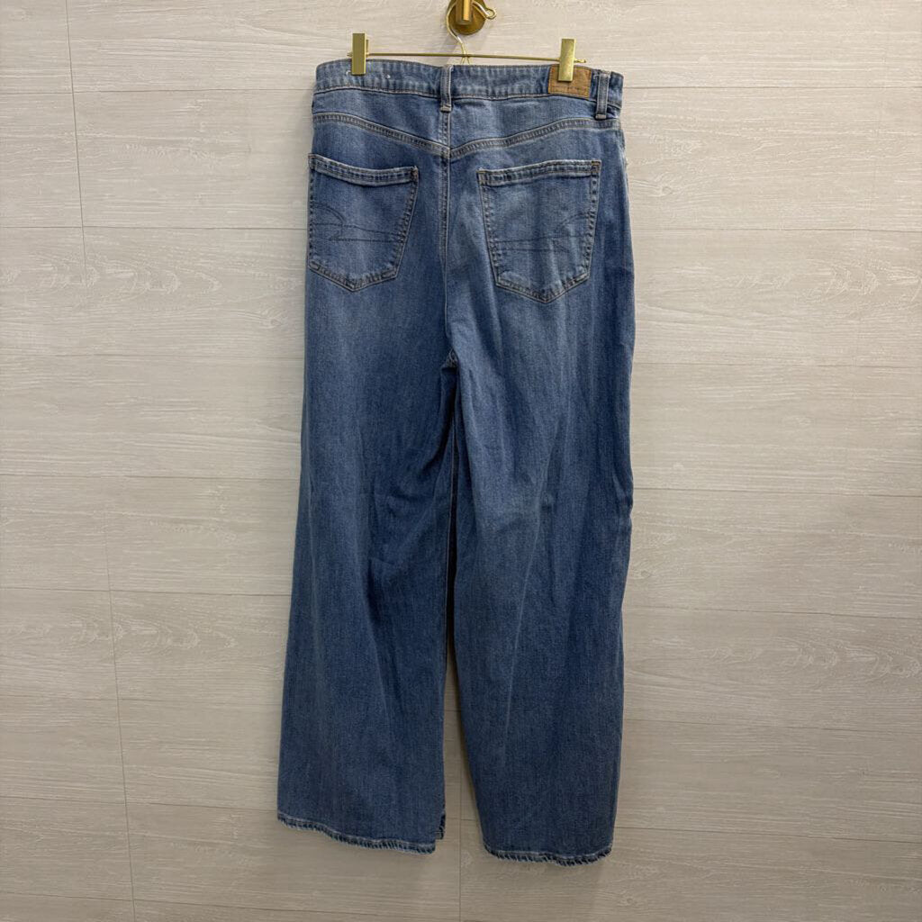 American Eagle Medium Wash Super High Rise Baggy Wide Leg Jeans 10