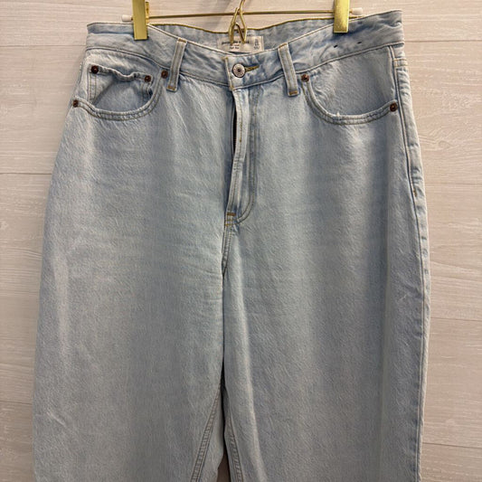 Abercrombie and Fitch Light Wash The Loose High Rise Jeans 31