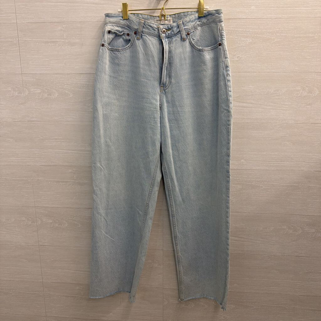Abercrombie and Fitch Light Wash The Loose High Rise Jeans 31