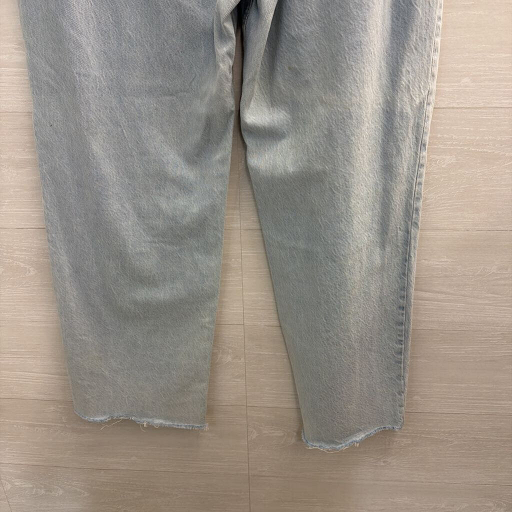 Abercrombie and Fitch Light Wash The Loose High Rise Jeans 31