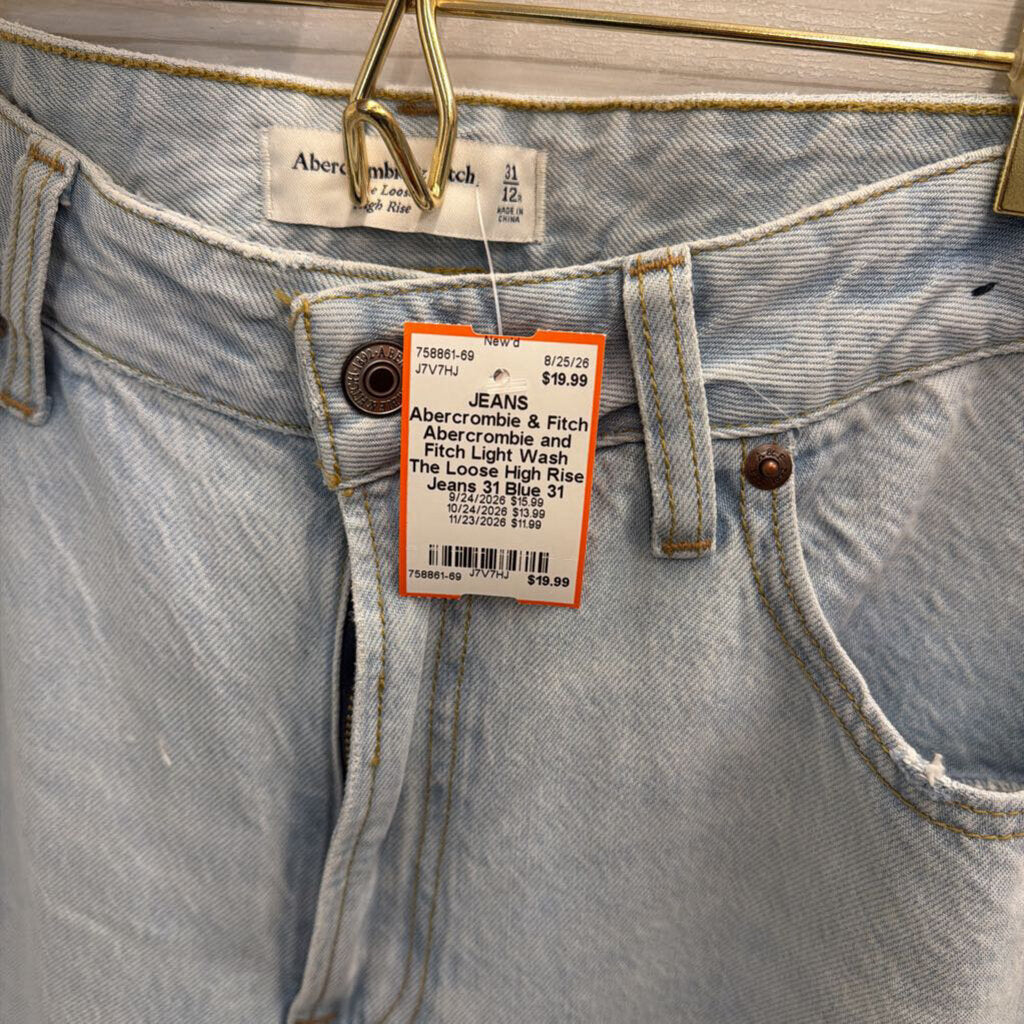 Abercrombie and Fitch Light Wash The Loose High Rise Jeans 31