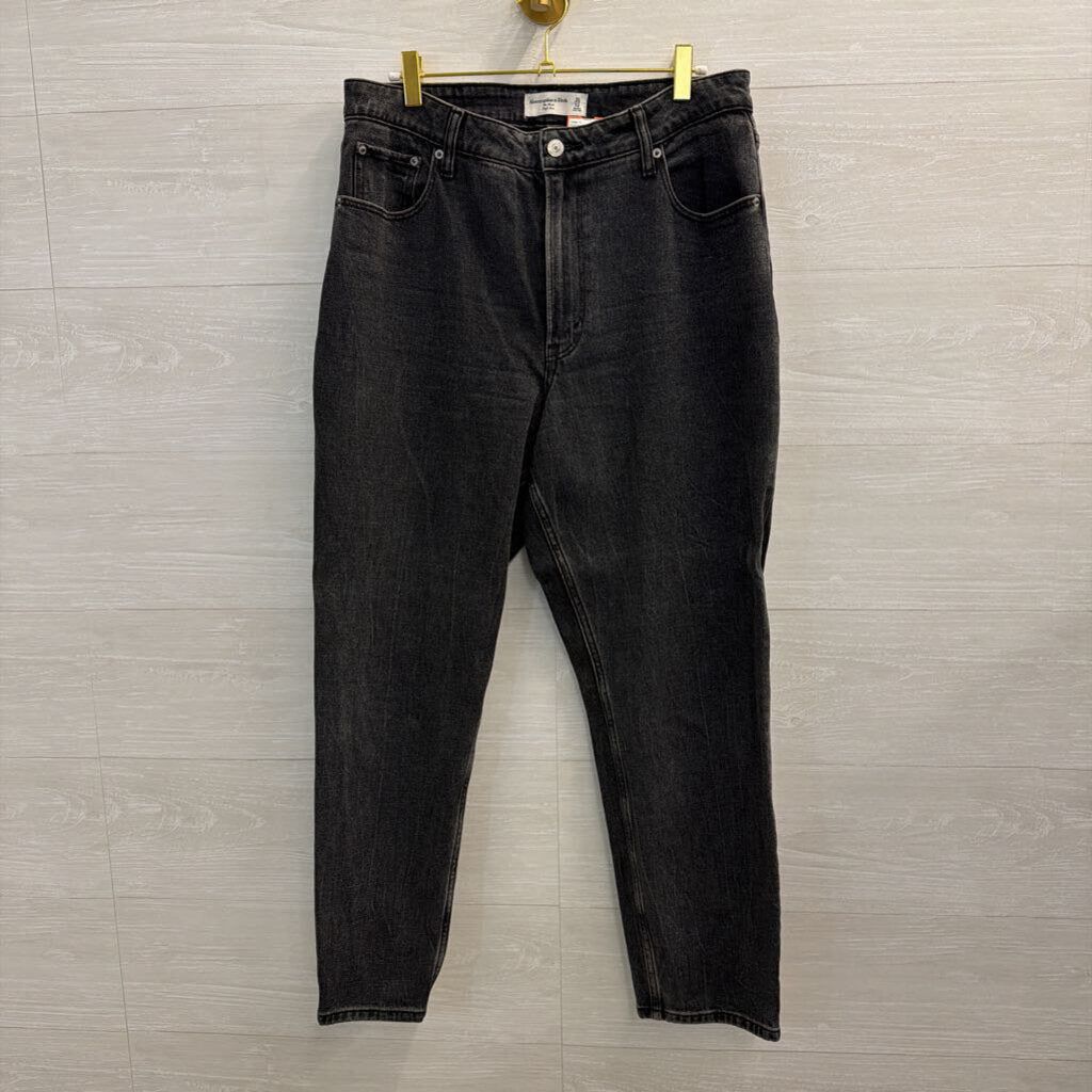 Abercrombie and Fitch Black The Mom High Rise Jeans 31