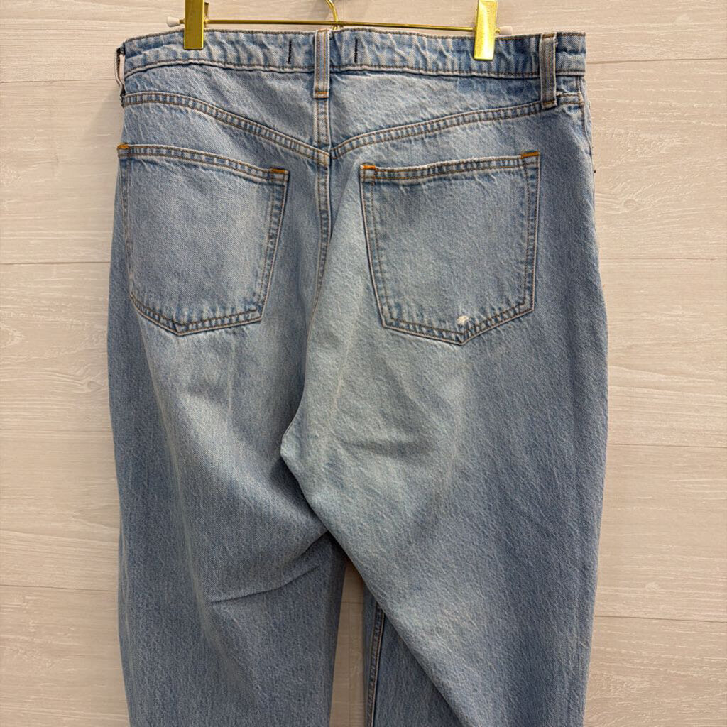 Abercrombie and Fitch Light Wash The Loose High Rise Jeans 31