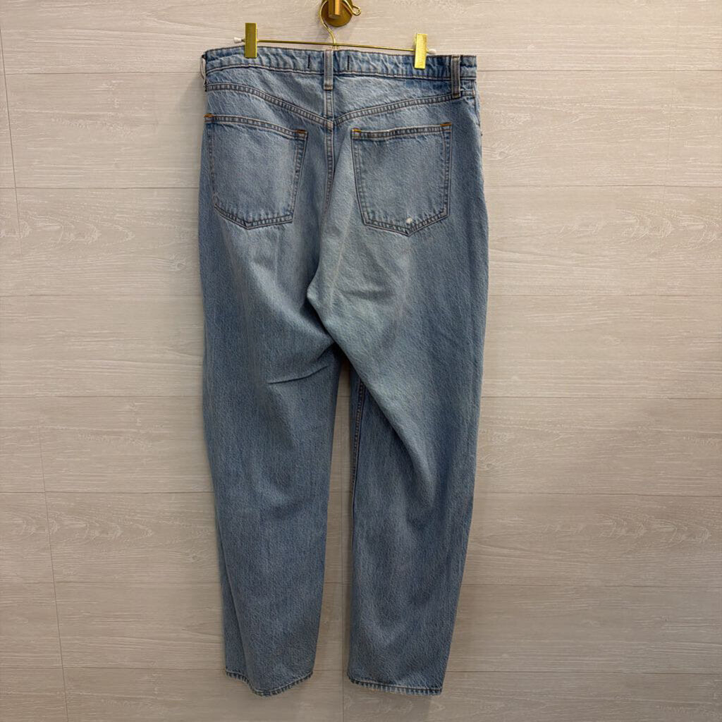 Abercrombie and Fitch Light Wash The Loose High Rise Jeans 31