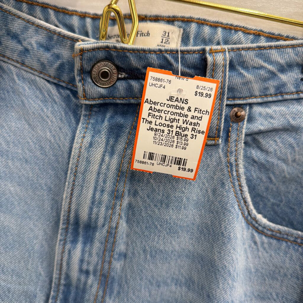 Abercrombie and Fitch Light Wash The Loose High Rise Jeans 31
