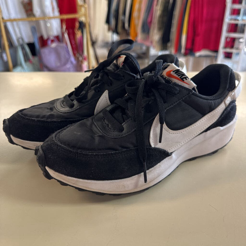 Nike Black/ White Waffle Debut Sneakers 8