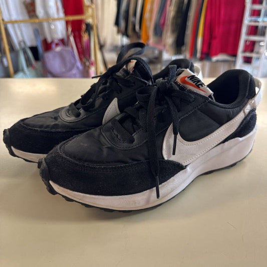 Nike Black/ White Waffle Debut Sneakers 8
