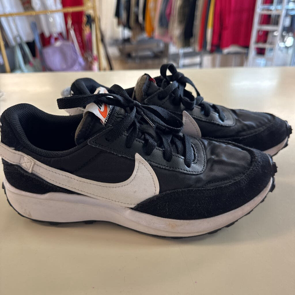 Nike Black/ White Waffle Debut Sneakers 8
