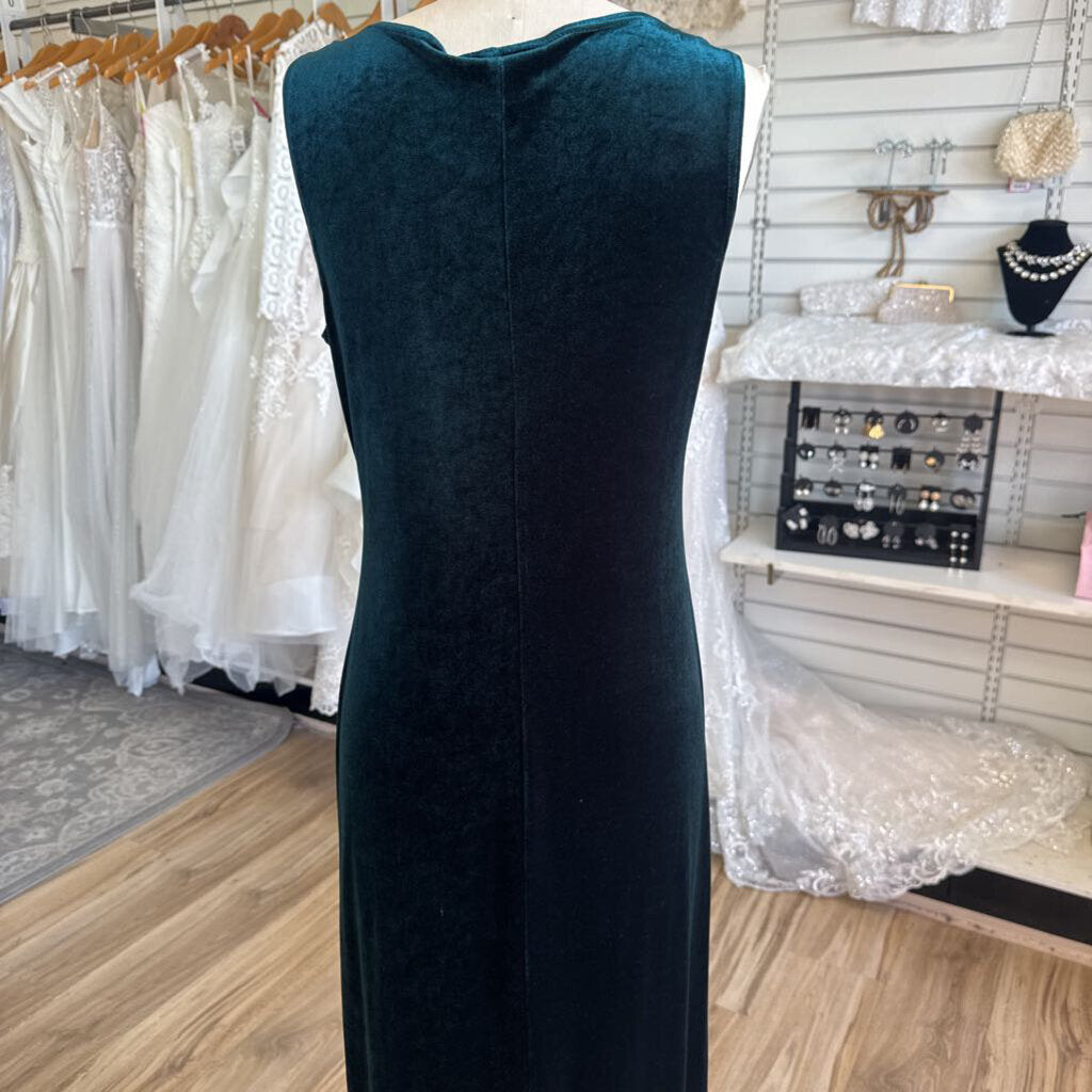 Karin Stevens Green Velvet Sleeveless Long Formal Dress 12