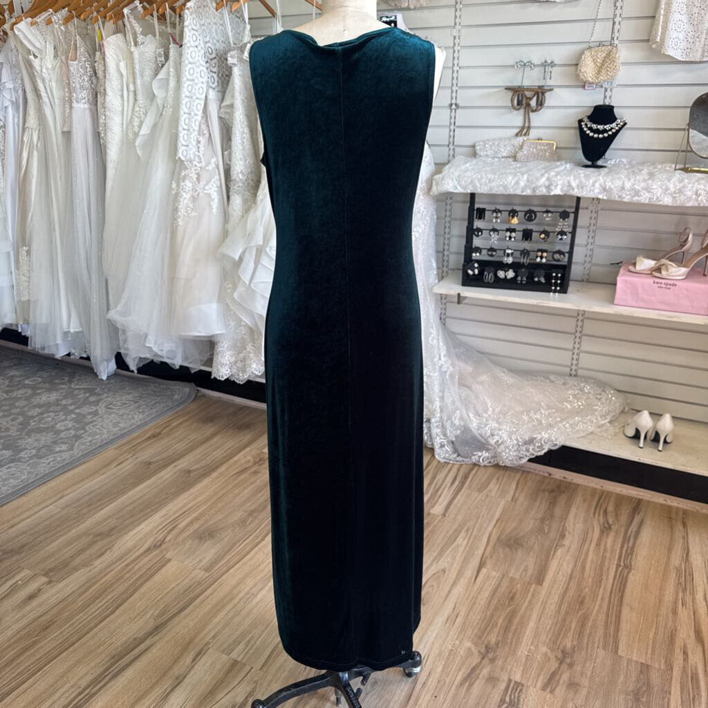 Karin Stevens Green Velvet Sleeveless Long Formal Dress 12