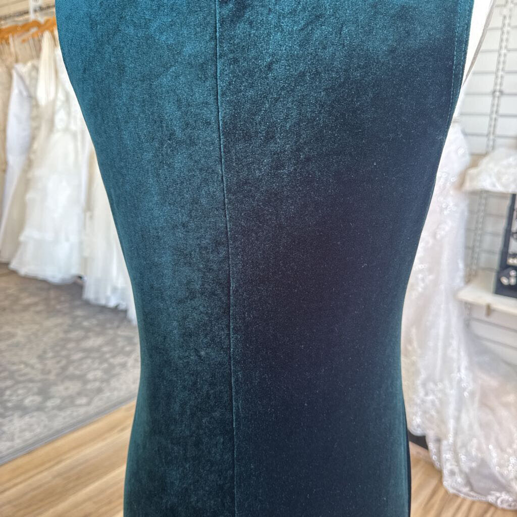 Karin Stevens Green Velvet Sleeveless Long Formal Dress 12