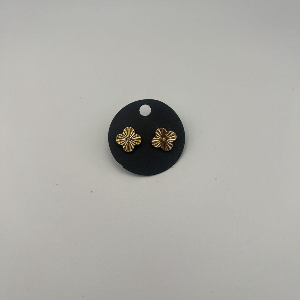 Gold Clover Stud Earrings