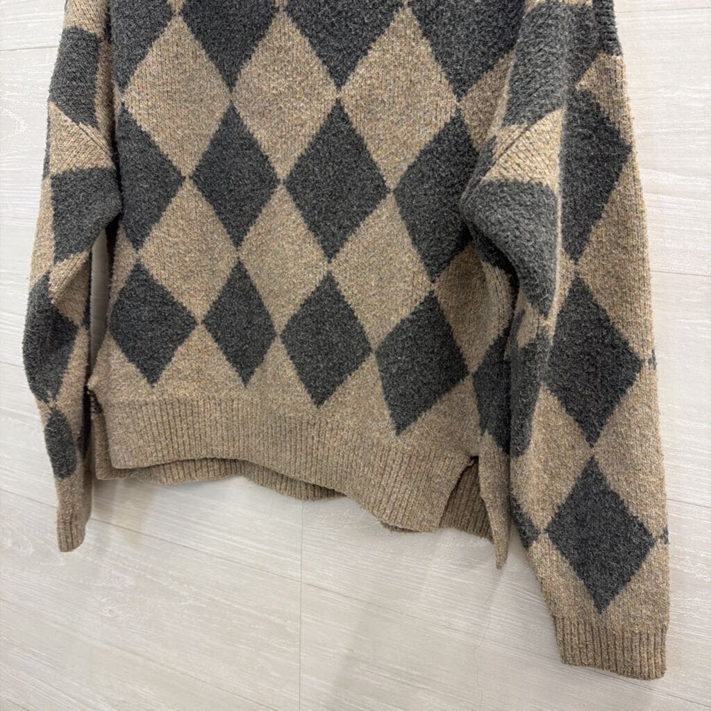 Abercrombie and Fitch Beige/ Grey Diamond Print Cropped Turtleneck Sweater Small