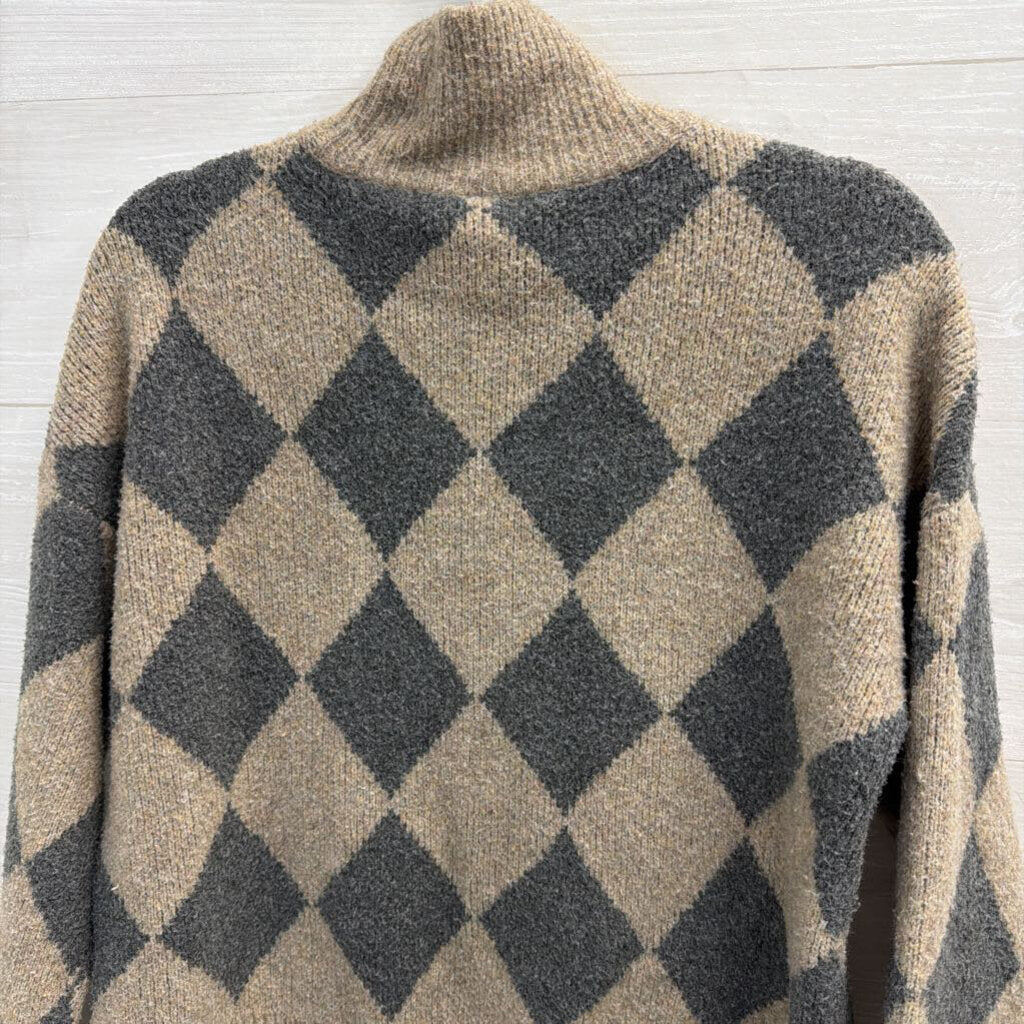 Abercrombie and Fitch Beige/ Grey Diamond Print Cropped Turtleneck Sweater Small