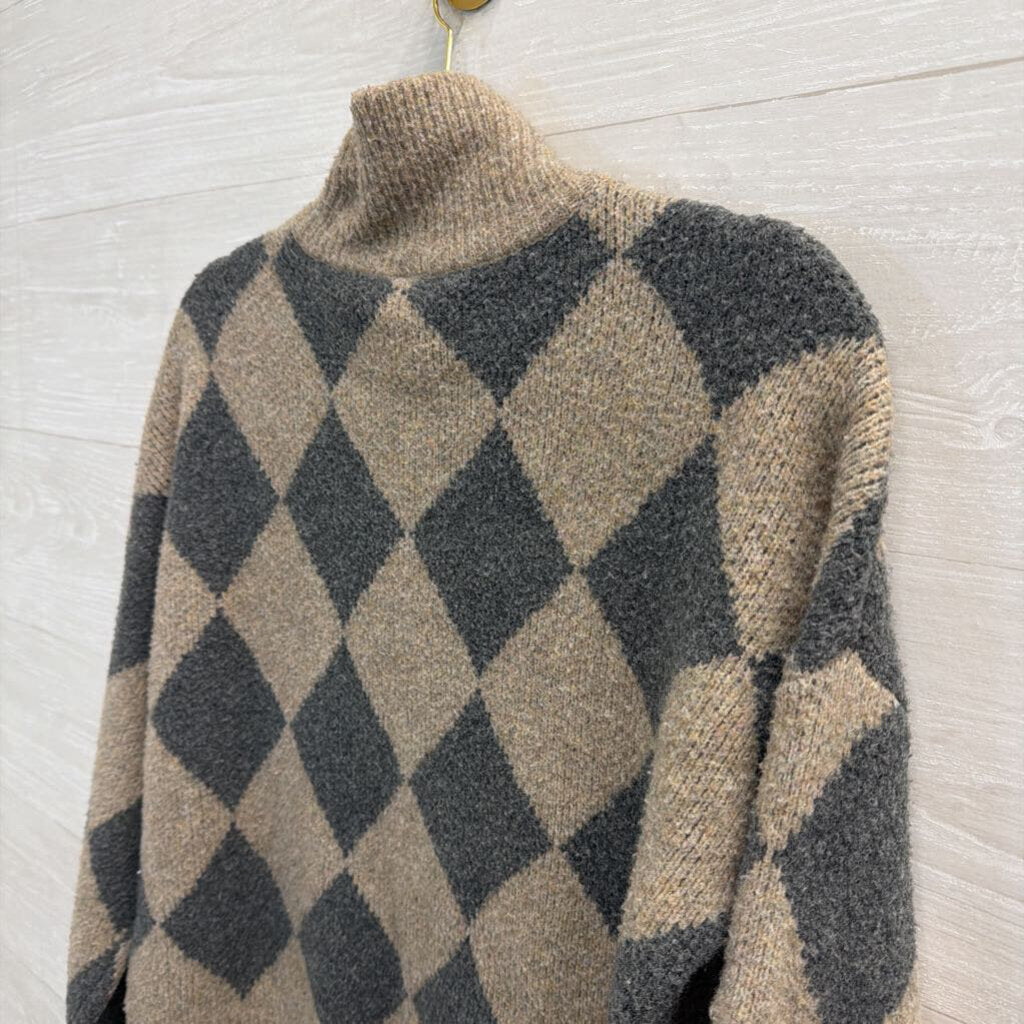 Abercrombie and Fitch Beige/ Grey Diamond Print Cropped Turtleneck Sweater Small