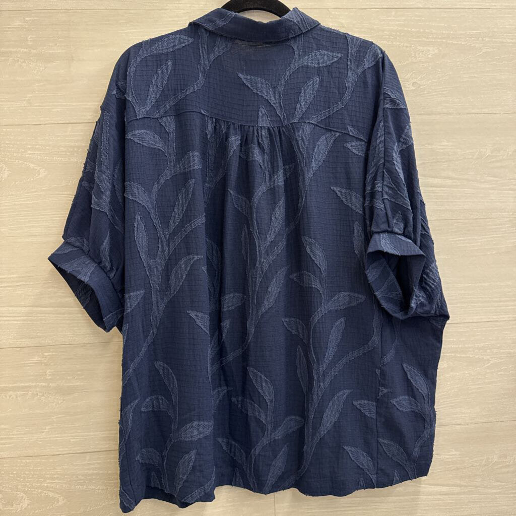 Umgee Navy Textured Print Short Sleeve Button Down Top Small