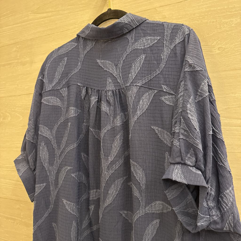 Umgee Navy Textured Print Short Sleeve Button Down Top Small