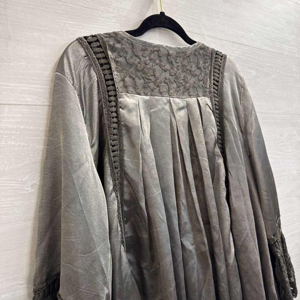 A Rare Bird Green Silky Lace Long Sleeve Top Small/ Medium