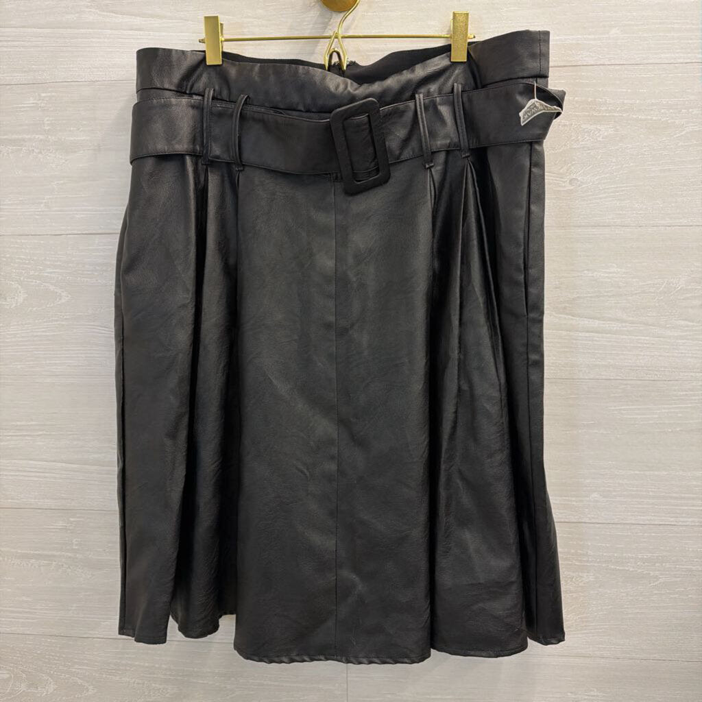 Black Faux Leather Pleated Belted Waist Skirt Extra Large