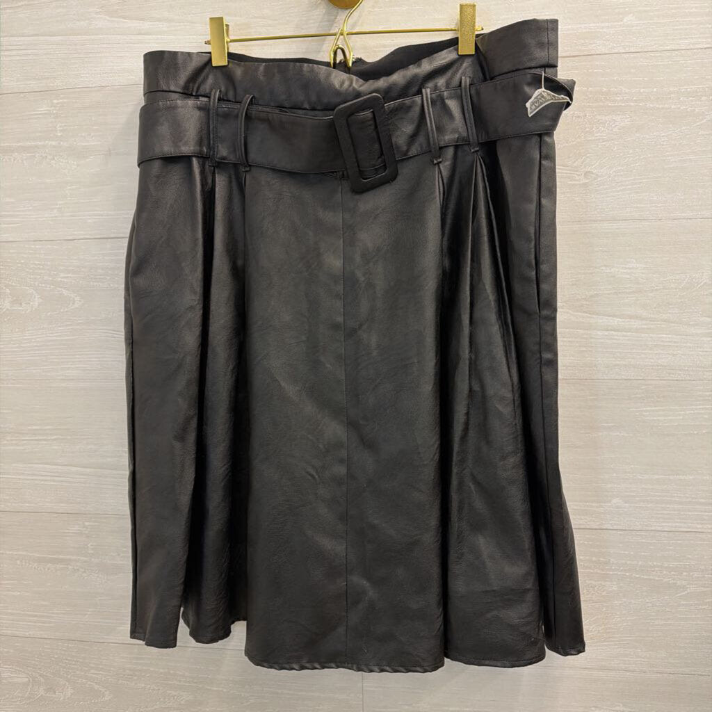 Black Faux Leather Pleated Belted Waist Skirt Extra Large